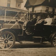 Picture 9 – In front - Hannah and Jim Golding (Hannah and John Darling). Seated in back -Charlotte Milner (Turner), Ina Roberts (Stephens) and Rose Golding (Darling) circa 1910. Image provided by Lynne Golding