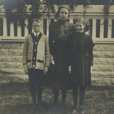Picture 24 - Jim Golding, Ina Roberts and Hannah Golding (John Darling, Ina Stephens and Hannah Darling) circa 1910. Image provided by Lynne Golding