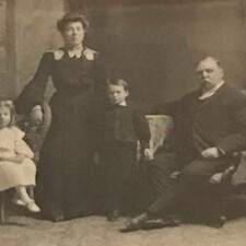 Picture 3 – Hannah, Rose, Jim and James Golding (Hannah, Rose, John and James Darling) circa 1903. Image provided by Lynne Golding